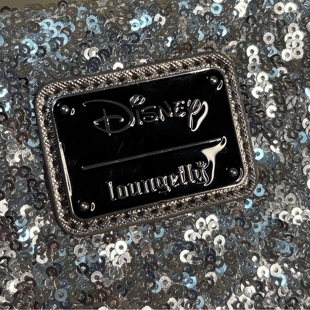 Minnie Mouse Silver Sequins Bow White Polka Dots Loungefly Wallet
Zip Around - Picture 4 of 8